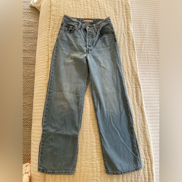 Levi’s Ribcage Denim jeans in a size 25 - Picture 1 of 3